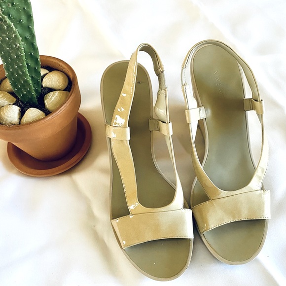 ⭐️SALE⭐️Nine West patent leather wedge sandals - Picture 1 of 6